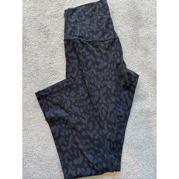 EUC LULULEMON high rise align gray camo pant Sz 8, 25” $100 E7 - Picture 4 of 6